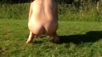 w dupę putting grapes in my ass in public park picnic then pissing